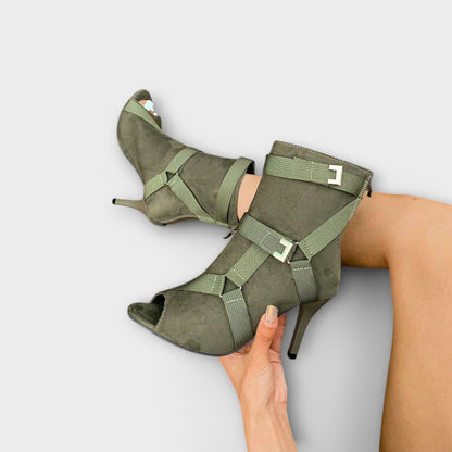 Elegante Absatzsandalen mit Zehenausschnitt