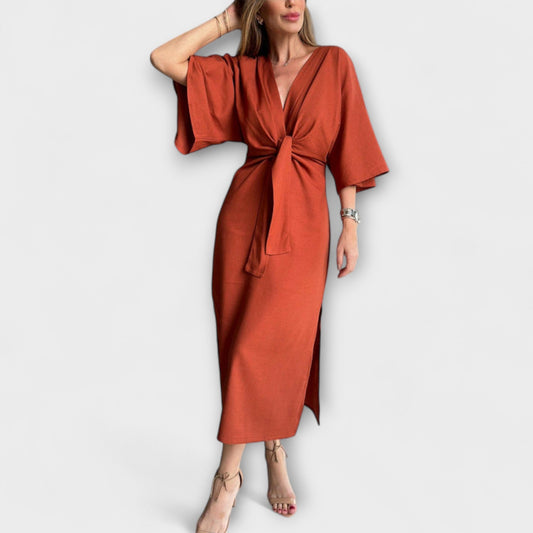 Aurora - Lässiges Kleid mit V-Ausschnitt und Krawatte