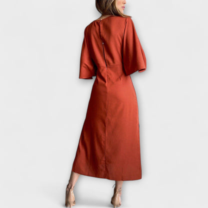 Aurora - Lässiges Kleid mit V-Ausschnitt und Krawatte