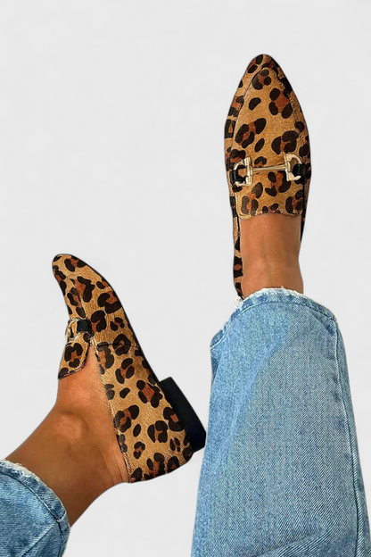 Elegante Lluvia Mokassins mit eingelegtem Muster und schmalem Absatz