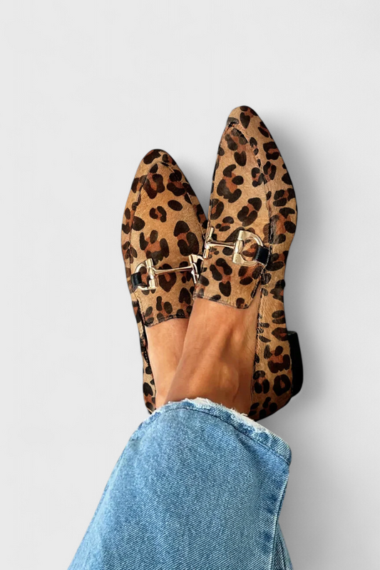 Elegante Lluvia Mokassins mit eingelegtem Muster und schmalem Absatz